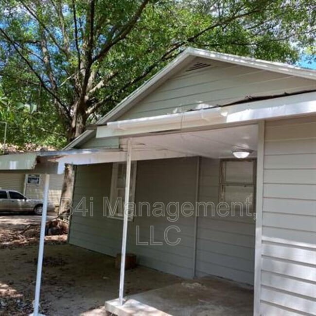 Primary Photo - 110 Scott Hill St