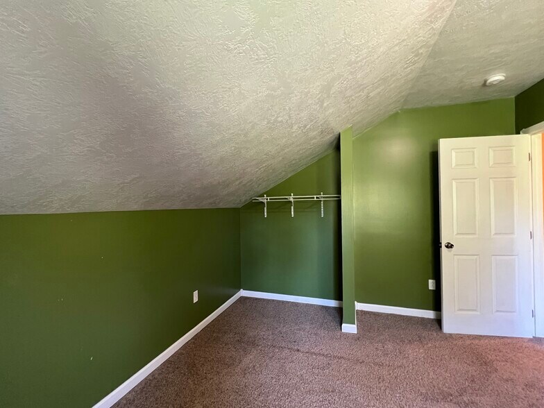 Building Photo - 27339 Rutland Hollow Rd