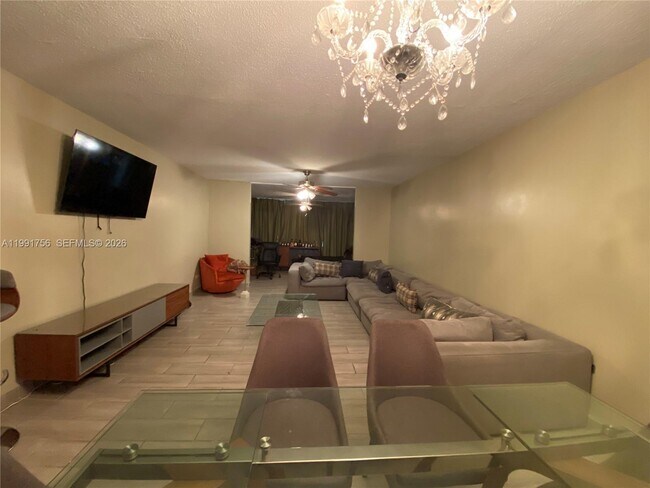 Building Photo - 443 NE 195th St