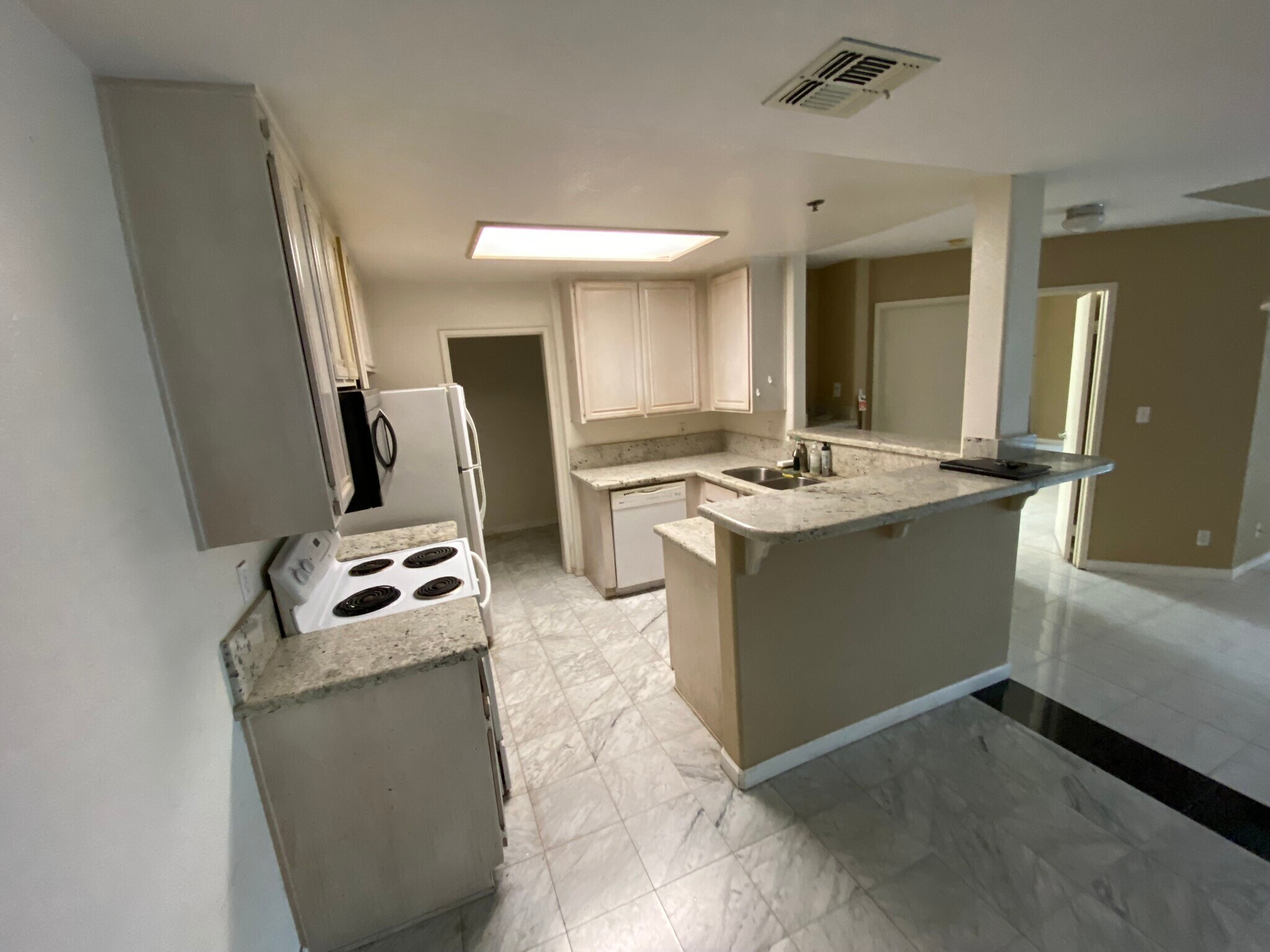 Kitchen - 3969 Mahaila Ave