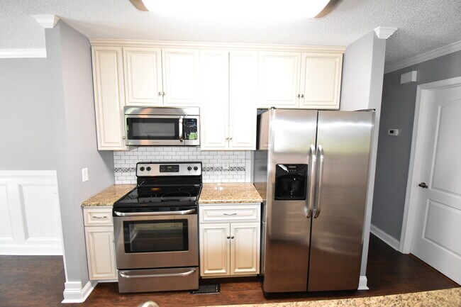 Building Photo - Coming Soon~ 3 Bedroom and 2 Bath- Great Outdoor Space (Pets Negotiable)