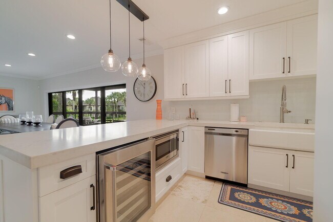 Building Photo - 13400 Polo Rd W