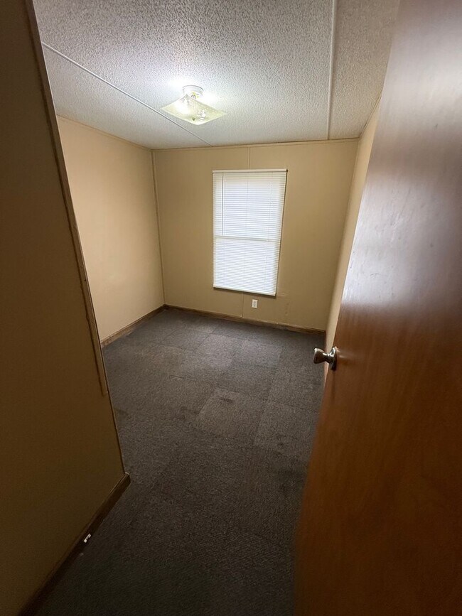 Building Photo - Mobile Home For Rent