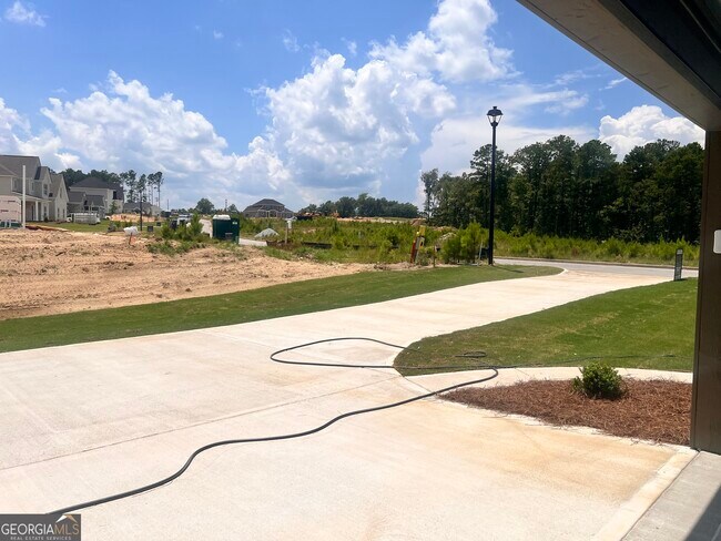 Building Photo - 8024 English Ivy Ct