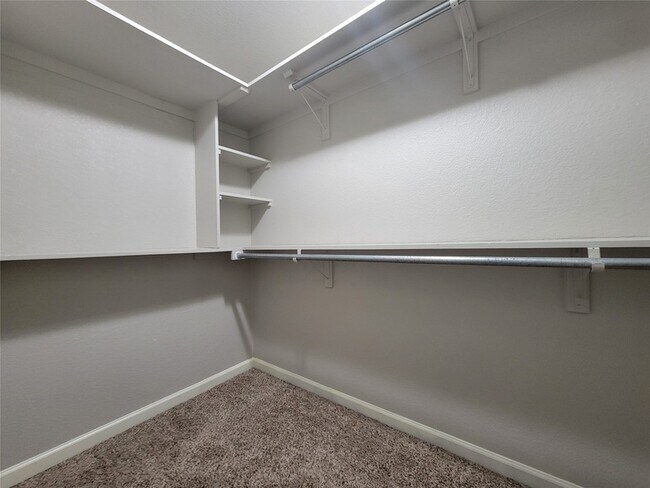 Building Photo - 529 Kedy St