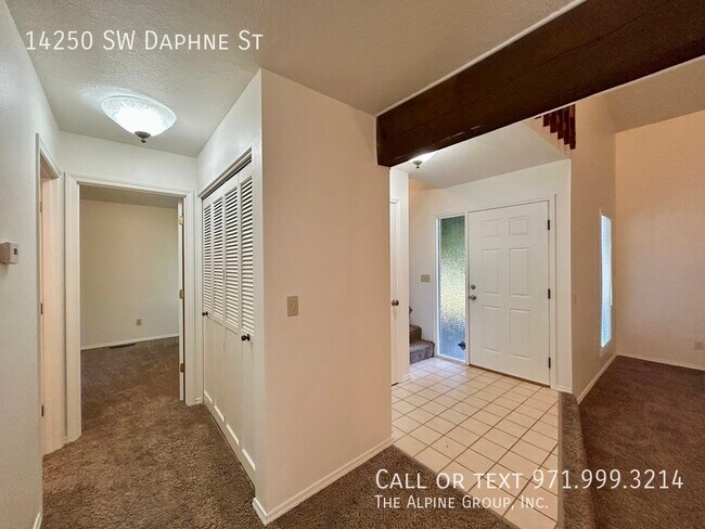 Building Photo - 14250 SW Daphne St