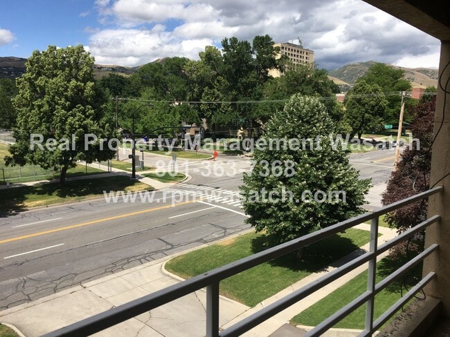 Building Photo - Check out this Great 2 Bedroom 1 Bathroom Condo near downtown Salt Lake!