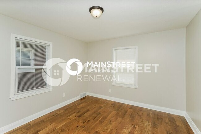 Building Photo - 3 Bedroom Pet-Friendly Home in Louisville, KY with Main Street Renewal