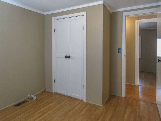 Building Photo - 3 bedroom 2 bath available in Century Meadows Park in Aurora !!