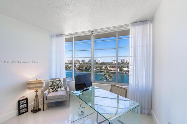 Building Photo - 9101 E Bay Harbor Dr