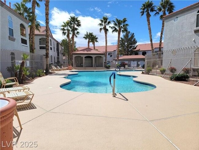 Building Photo - MISSION RIDGE SECOND-FLOOR CONDO!!