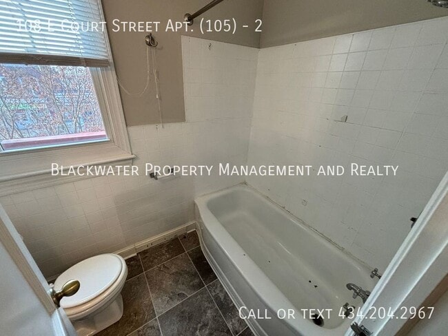 Building Photo - 108 E Court St