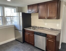 Building Photo - 24 Crown St