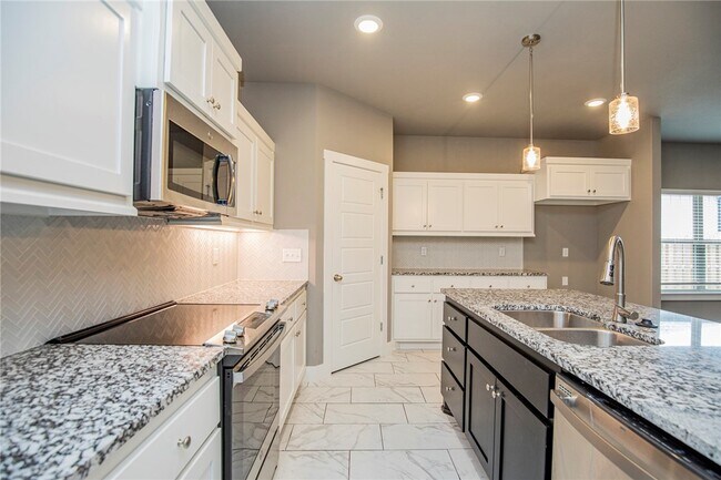 Building Photo - 2659 N Justin Dr