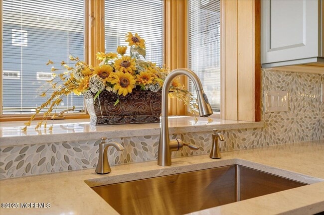 Building Photo - 8 Ortley Ave