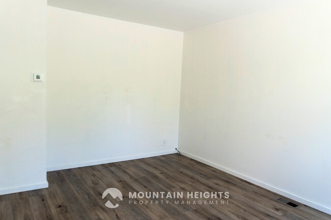 Building Photo - 3760 S 200 E