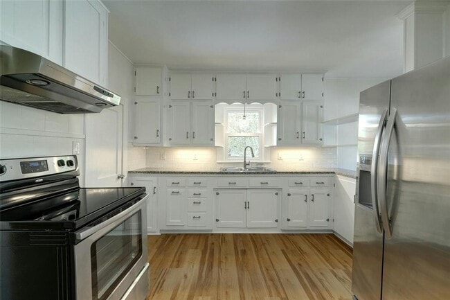 Building Photo - 1102 Hackberry St