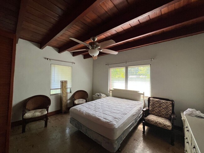 Building Photo - Spacious 2/1 in Fort Pierce * Water and El...