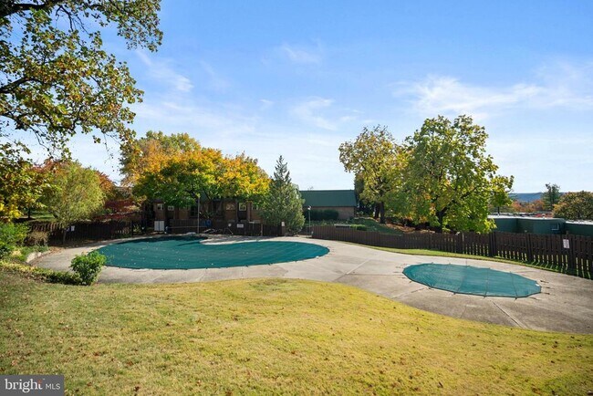 Building Photo - 424 Meadowview Ln