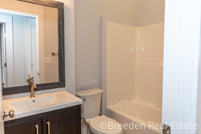 Building Photo - 100 W Union St