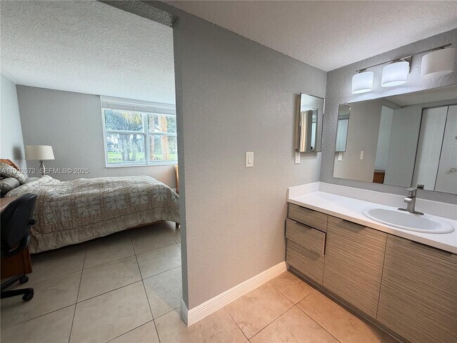 Building Photo - 9491 Evergreen Pl