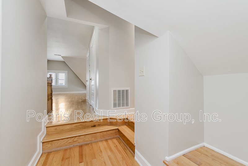 Building Photo - 101 E 14th St