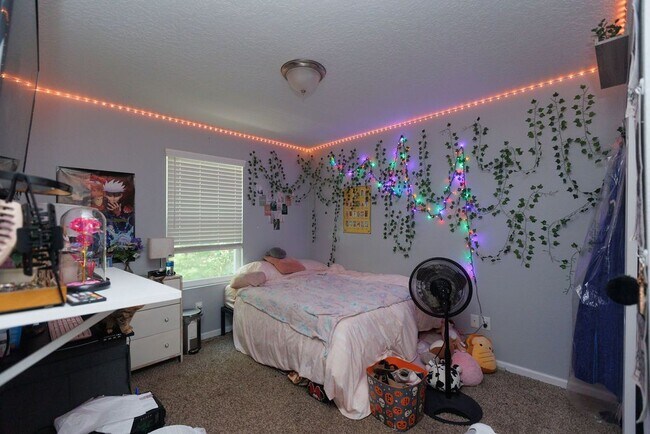 Building Photo - 3 Bedroom 2.5 bath home near Downtown with quick access to I-95 and the beaches
