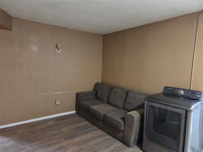 Building Photo - 401 SE 12th Ave