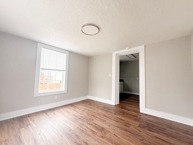 Building Photo - Single-Level 1-Bedroom Duplex with Yard and Covered Porch in Sparta