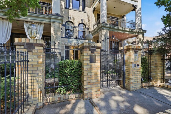 Building Photo - 1261 Pennsylvania St