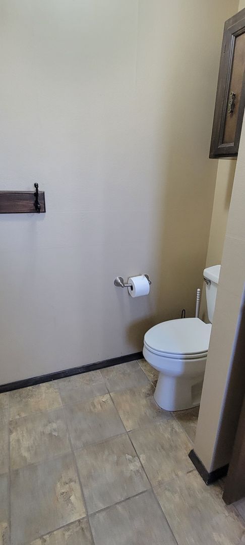 Building Photo - LARGE 3 BEDROOM HOME IN NORTHEAST CLOVIS