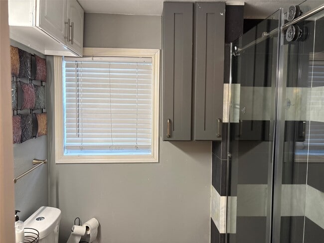 Building Photo - 2201 Nettleton St