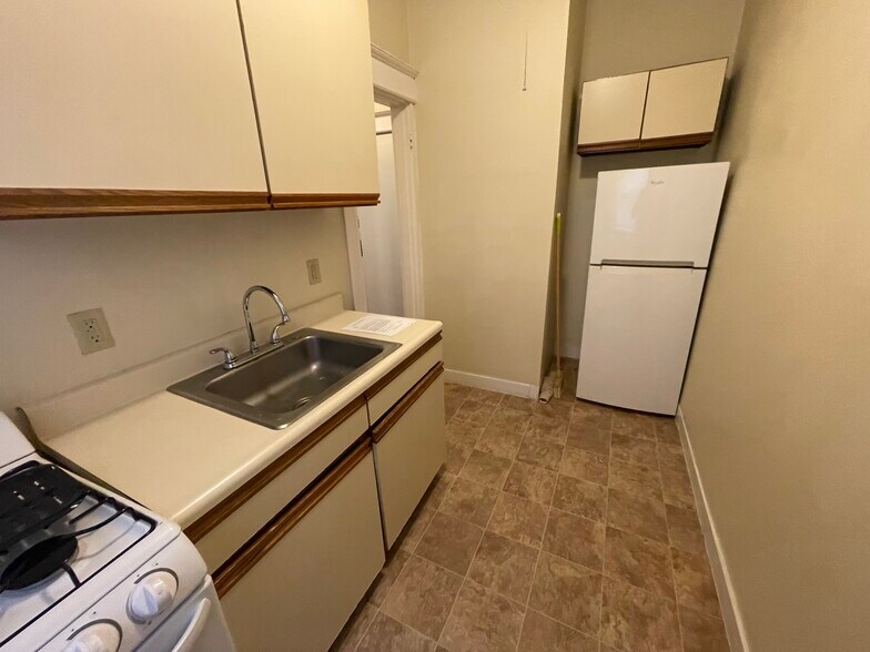 Primary Photo - 19 Woodstock Ave