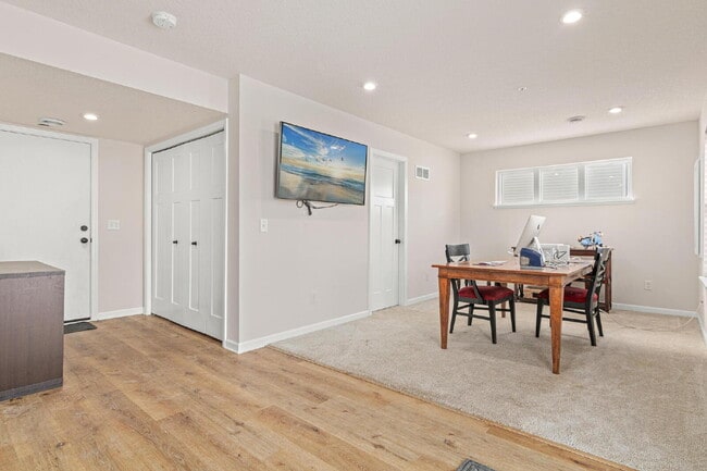 Building Photo - "Spacious 3-Bed Townhouse with 2.5 Baths in Maple Grove – A Perfect Retreat at 2405 Sq Ft!"