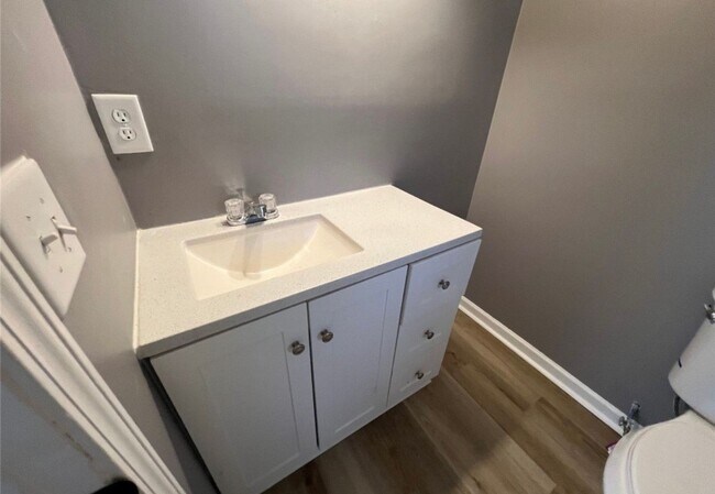 Building Photo - 4 Bedrooms | 2 Bathrooms | Section 8 Friendly