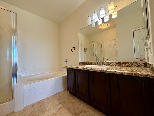Building Photo - Close to shopping and easy access to Freeway!!!