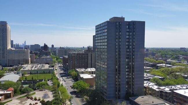 Building Photo - 5415 N Sheridan Rd