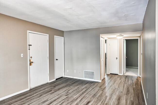 Building Photo - Continental Terrace