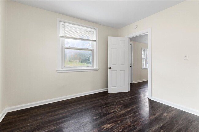 Building Photo - Three Bedroom Available May 11th  In Radford