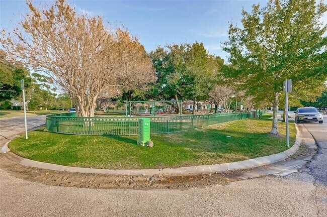 Building Photo - 2511 Maroneal St