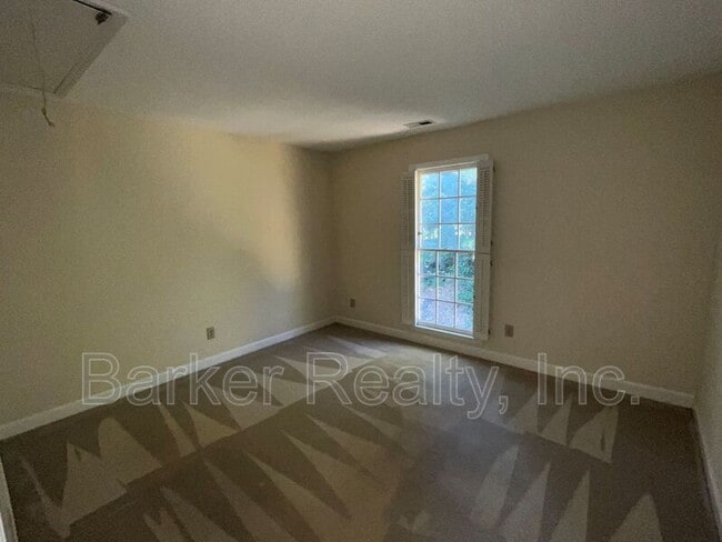 Building Photo - 1667 Village Glenn Dr