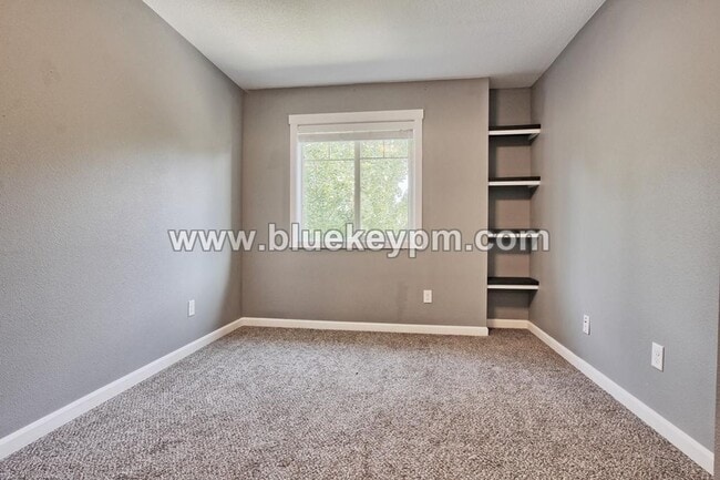 Building Photo - 9517 NE 73rd St