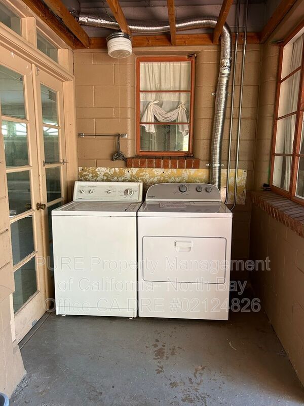 Building Photo - 1536 Madrona Ave