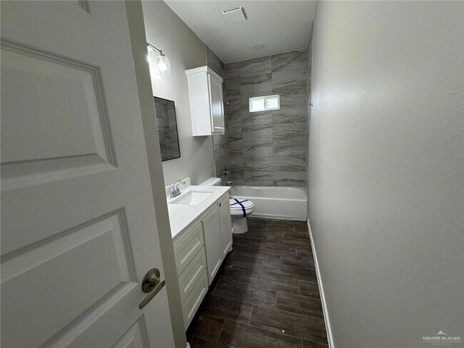 Building Photo - 1605 Molino Dr