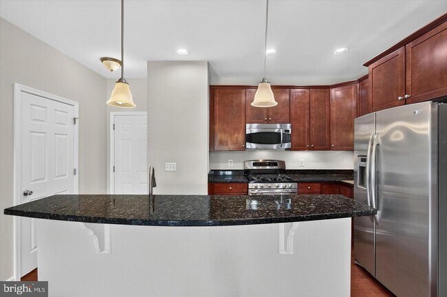 Building Photo - 43845 Centergate Dr