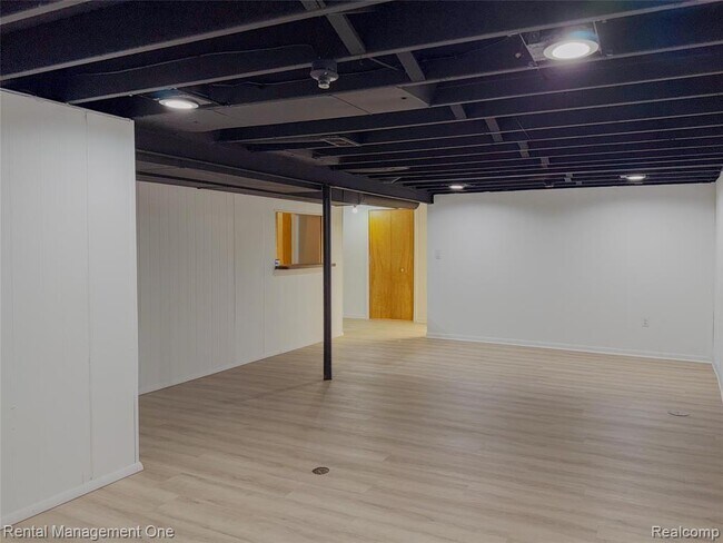 Building Photo - 34381 Rosslyn St