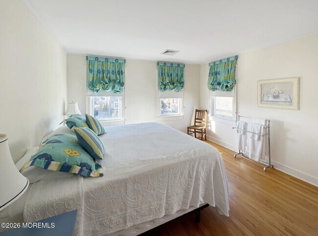 Building Photo - 985 East Ave