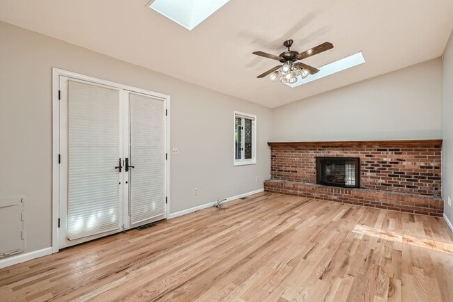 Building Photo - Stunning Home by Arapahoe Lake
