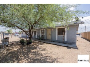 Building Photo - Step into this inviting 3/1 Phoenix Apartm...