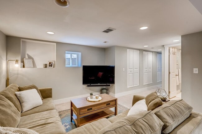 Building Photo - Remodeled Home in Berkeley/Mountain View Neighborhood